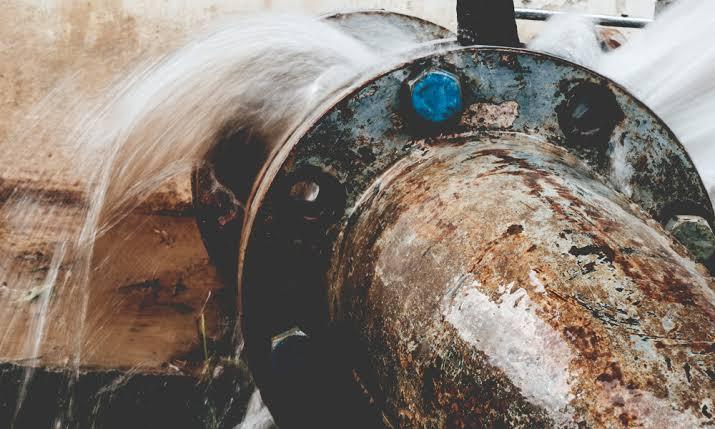 stress corrosion cracking on an industrial metal pipe